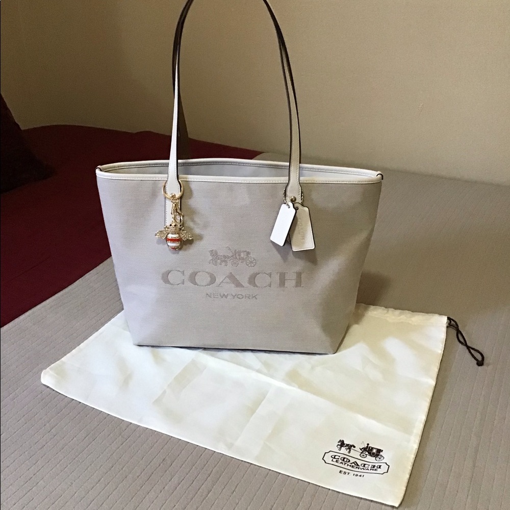 Coach Horse & Carriage City Tote EUC Like New